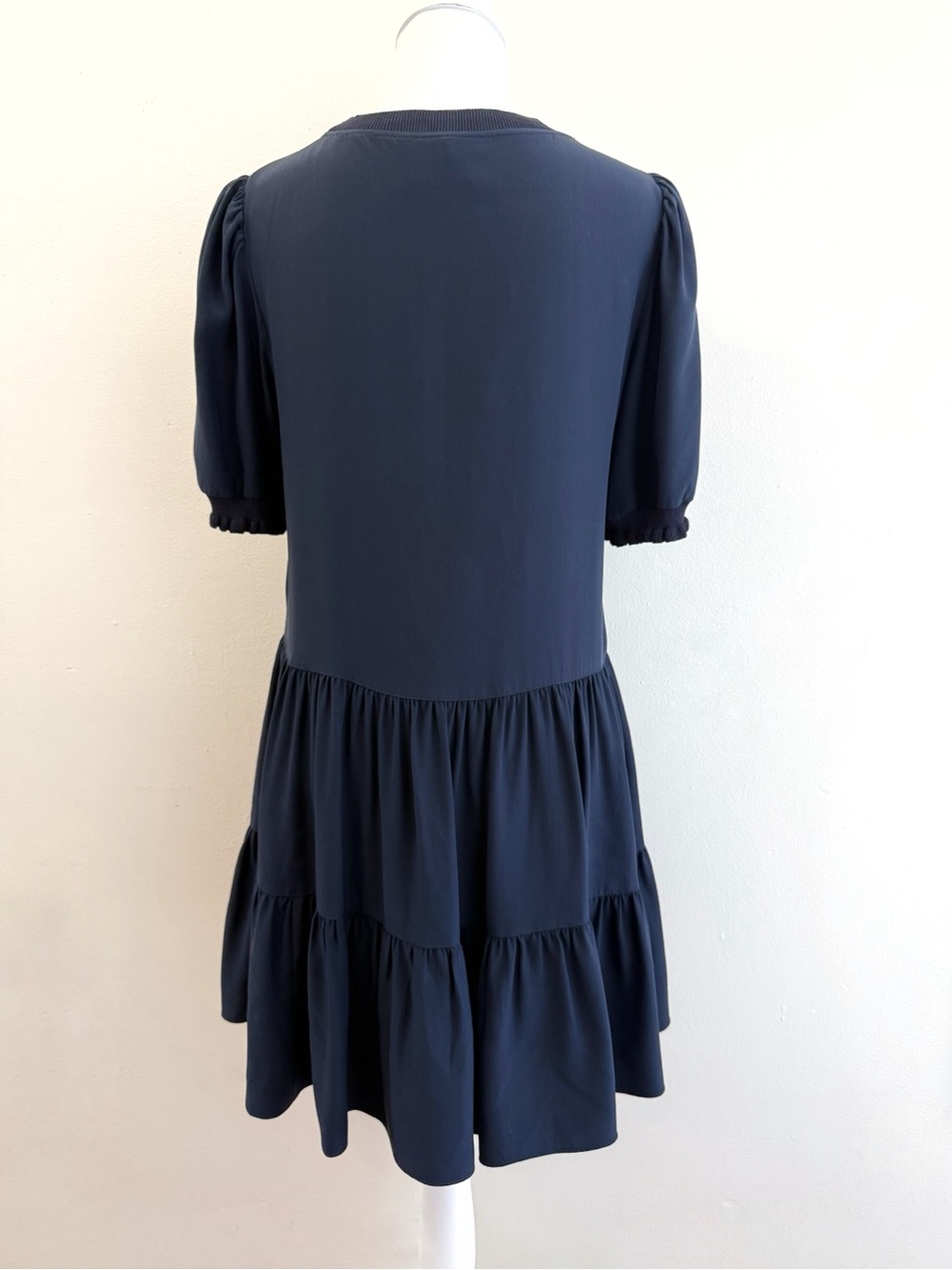 CINQ A SEPT EMALINA NAVY BLUE SILK CREWNECK TIERED SHORT SLEEVE DRESS - Picture 4 of 9